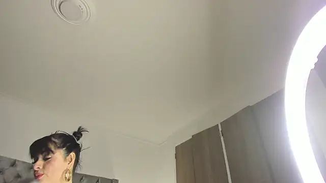 Snapshot of CharlotteAngelss_ chatting on February 27, 12:10 am CharlotteAngelss online show from February 27, 12:10 am