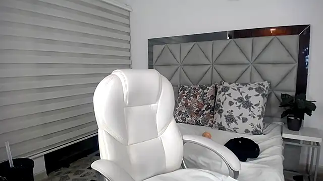 Snapshot of nana_levy chatting on January 17, 9:39 am nana levy online show from January 17, 9:39 am