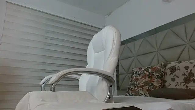 Snapshot of nana_levy chatting on February 27, 10:15 am nana levy online show from February 27, 10:15 am