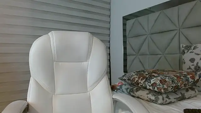 Snapshot of nana_levy chatting on March 8, 9:50 am nana levy online show from March 8, 9:50 am