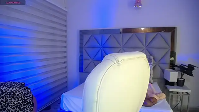 Snapshot of nana_levy chatting on October 13, 11:49 pm nana levy online show from October 13, 11:49 pm