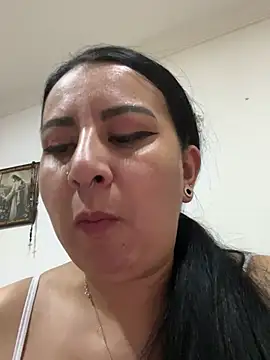 Abril Luv online show from March 21, 1:45 am