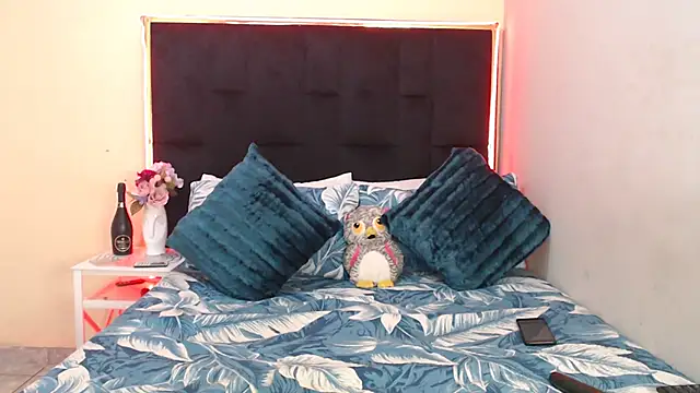 Snapshot of CancerGodessX chatting on February 7, 3:01 am CancerGodessX online show from February 7, 3:01 am