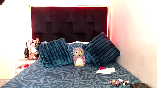 Snapshot of CancerGodessX chatting on October 5, 5:39 am CancerGodessX online show from October 5, 5:39 am