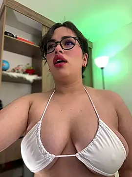 Snapshot of andra_rose chatting on December 10, 10:47 pm andra rose online show from December 10, 10:47 pm