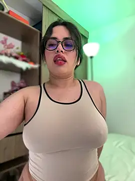 Snapshot of andra_rose chatting on January 2, 11:06 pm andra rose online show from January 2, 11:06 pm