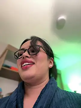 Snapshot of andra_rose chatting on January 21, 2:22 am andra rose online show from January 21, 2:22 am