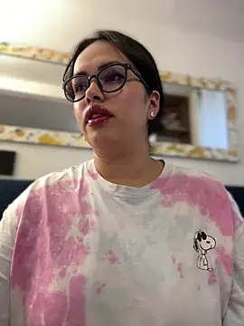 Snapshot of andra_rose chatting on February 2, 11:00 pm andra rose online show from February 2, 11:00 pm