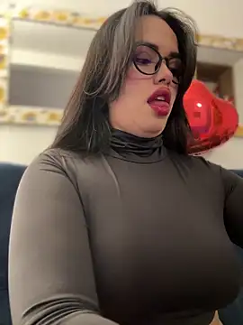 Snapshot of andra_rose chatting on February 11, 11:22 pm andra rose online show from February 11, 11:22 pm