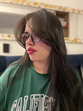 Snapshot of andra_rose chatting on March 3, 11:24 pm andra rose online show from March 3, 11:24 pm