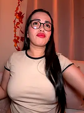 Snapshot of andra_rose chatting on October 10, 1:15 am andra rose online show from October 10, 1:15 am