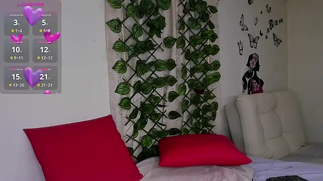 Juli Castillo8 online show from October 2, 1:40 pm