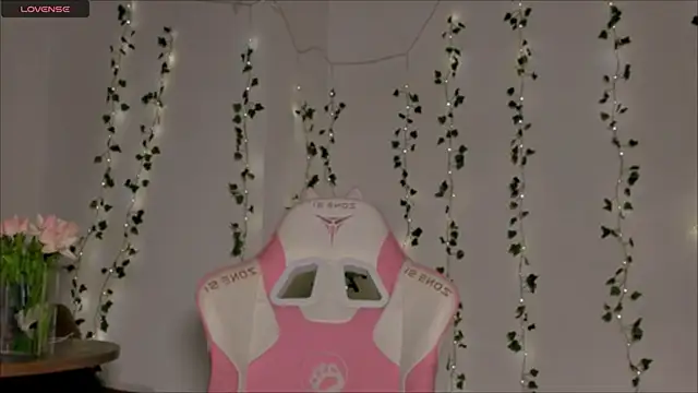 Snapshot of Amelia_Lein chatting on December 1, 12:15 am Amelia Lein online show from December 1, 12:15 am