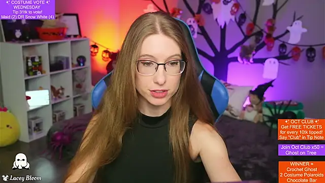 TheLaceyBloom online show from October 22, 1:17 am