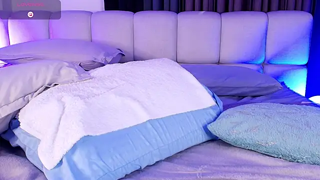 sweetieluna01 online show from April 18, 7:58 pm