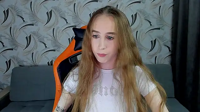 Snapshot of _mira_cle_ chatting on December 9, 1:51 am mira cle online show from December 9, 1:51 am