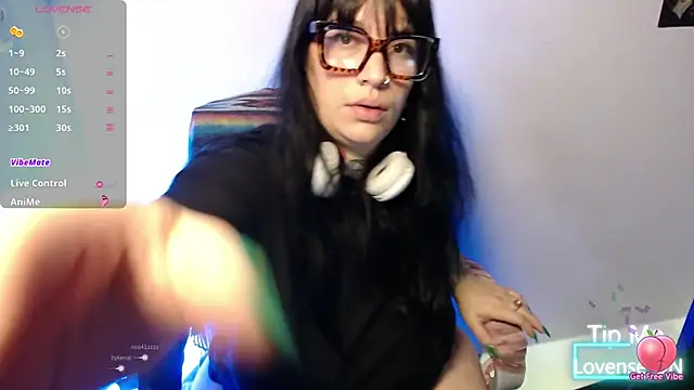 Snapshot of VampGirl1 chatting on November 16, 11:27 am VampGirl1 online show from November 16, 11:27 am