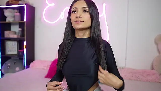 Snapshot of emily_smittt chatting on February 5, 2:08 am emily smittt online show from February 5, 2:08 am