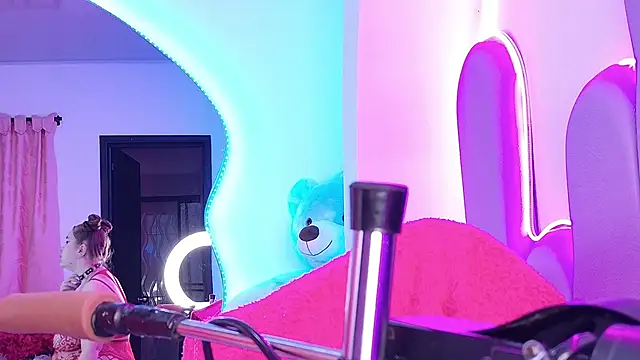 NathaxaLeans online show from April 18, 11:47 am