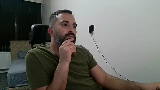 Snapshot of tgltplsr chatting on November 11, 12:10 am tgltplsr online show from November 11, 12:10 am