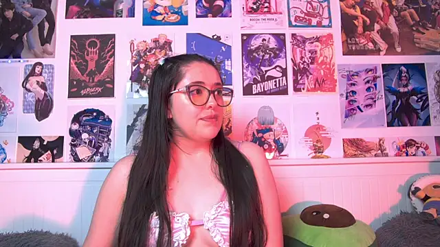 snowblack  online show from February 15, 11:17 am