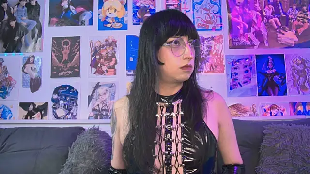 snowblack  online show from November 11, 1:55 pm