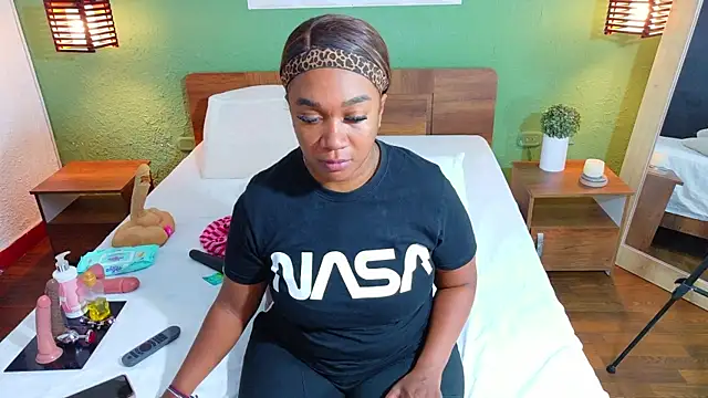 dannaahbrown online show from September 11, 7:36 pm