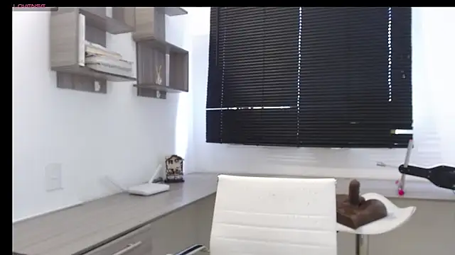 Snapshot of MIYESSI chatting on March 21, 8:40 pm MIYESSI online show from March 21, 8:40 pm