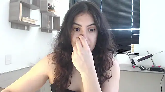 Snapshot of MIYESSI chatting on October 2, 4:58 pm MIYESSI online show from October 2, 4:58 pm