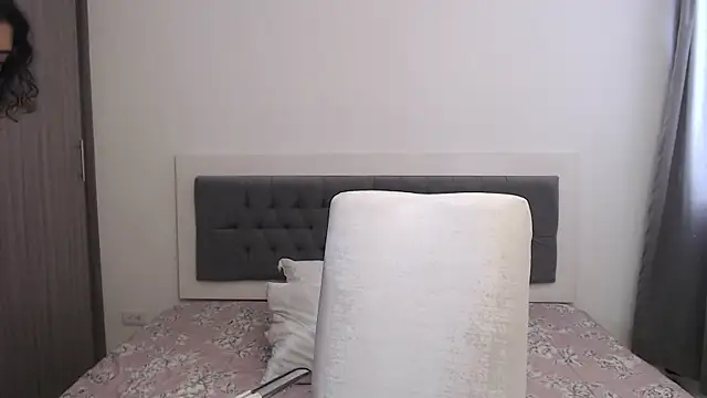 Snapshot of MIYESSI chatting on October 23, 5:55 pm MIYESSI online show from October 23, 5:55 pm