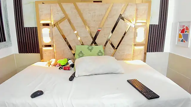 Athenea Mills online show from December 27, 6:53 pm