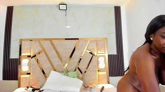 Athenea Mills online show from January 24, 6:46 pm