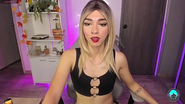 Snapshot of sofi_elfqueen chatting on January 24, 1:45 am sofi elfqueen online show from January 24, 1:45 am