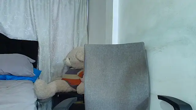 sam her online show from September 18, 9:06 pm