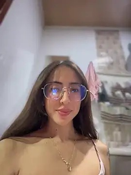 lauravasquez online show from March 11, 10:31 pm