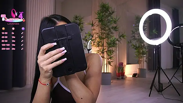 Snapshot of Abbela_White chatting on March 3, 6:37 am Abbela White online show from March 3, 6:37 am