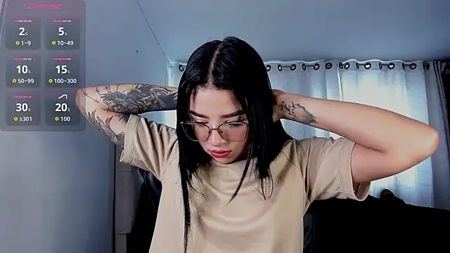 Snapshot of aliice_walker_ chatting on December 16, 6:13 pm aliice walker online show from December 16, 6:13 pm