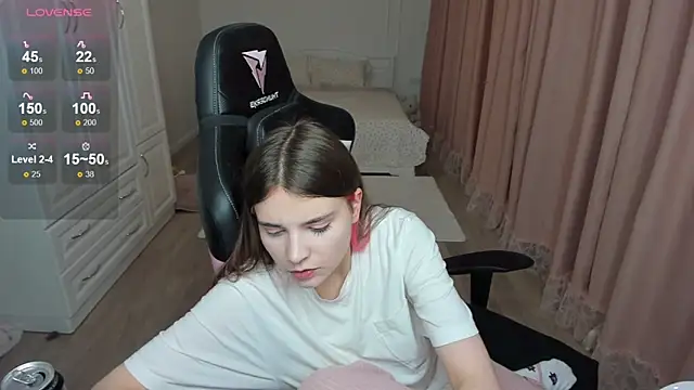 Snapshot of lil_cassie chatting on October 31, 5:14 pm lil cassie online show from October 31, 5:14 pm