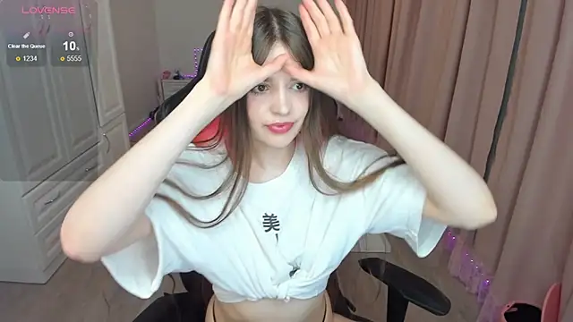 Snapshot of lil_cassie chatting on November 4, 9:25 pm lil cassie online show from November 4, 9:25 pm