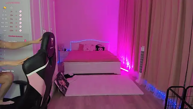 Snapshot of lil_cassie chatting on November 23, 1:38 am lil cassie online show from November 23, 1:38 am