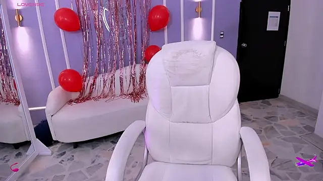 martinasaez online show from February 14, 8:05 pm