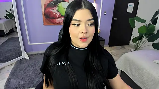 martinasaez online show from November 13, 8:08 pm