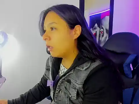 Charis 21 online show from February 5, 7:07 pm