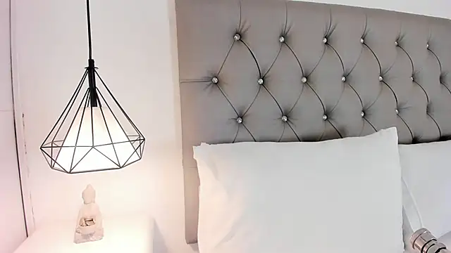 Snapshot of Victoriaxx_ chatting on February 15, 8:01 pm Victoriaxx online show from February 15, 8:01 pm