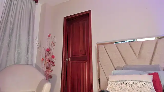 Snapshot of NoraDasilva chatting on October 28, 12:36 am NoraDasilva online show from October 28, 12:36 am