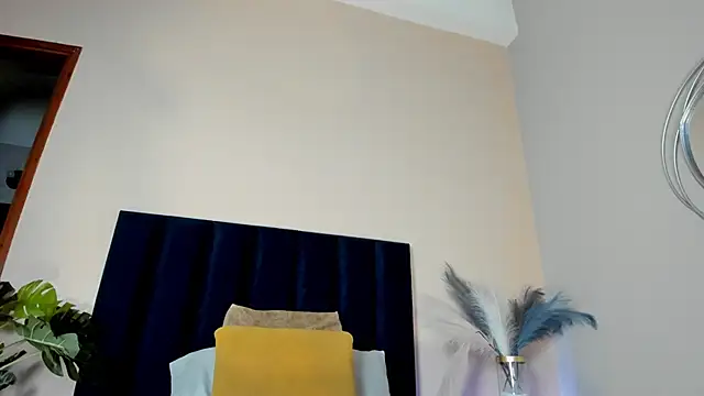 Snapshot of NoraDasilva chatting on November 13, 12:31 am NoraDasilva online show from November 13, 12:31 am