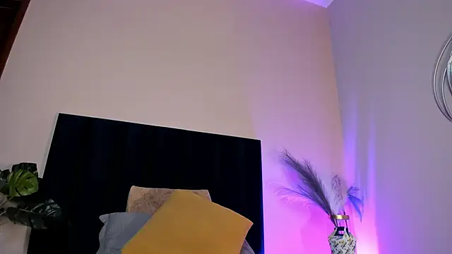 Snapshot of NoraDasilva chatting on November 22, 1:15 am NoraDasilva online show from November 22, 1:15 am