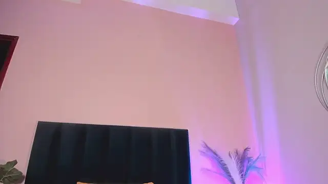 Snapshot of NoraDasilva chatting on December 4, 12:42 am NoraDasilva online show from December 4, 12:42 am