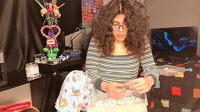 Snapshot of ShinyCherub chatting on February 11, 12:37 pm ShinyCherub online show from February 11, 12:37 pm