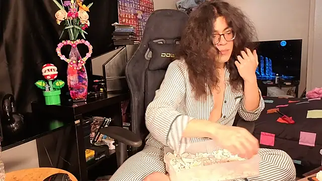 Snapshot of ShinyCherub chatting on February 14, 2:44 pm ShinyCherub online show from February 14, 2:44 pm